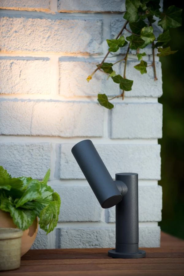 Lucide TATUM - Gartenstrahler - LED - 1x5W 3000K - IP65 - Anthrazit - Atmosphäre 2